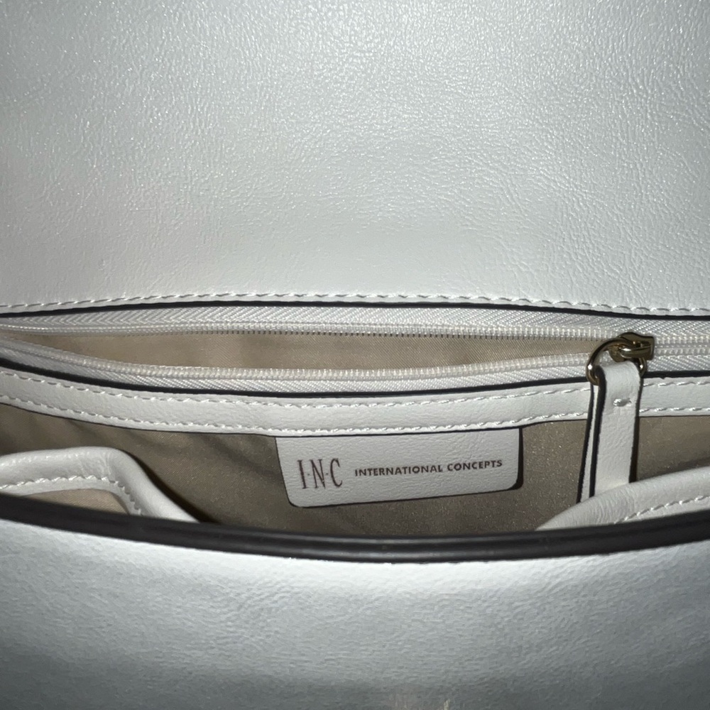 Chic White and Tan Woven Shoulder Bag - Picture 3 of 5